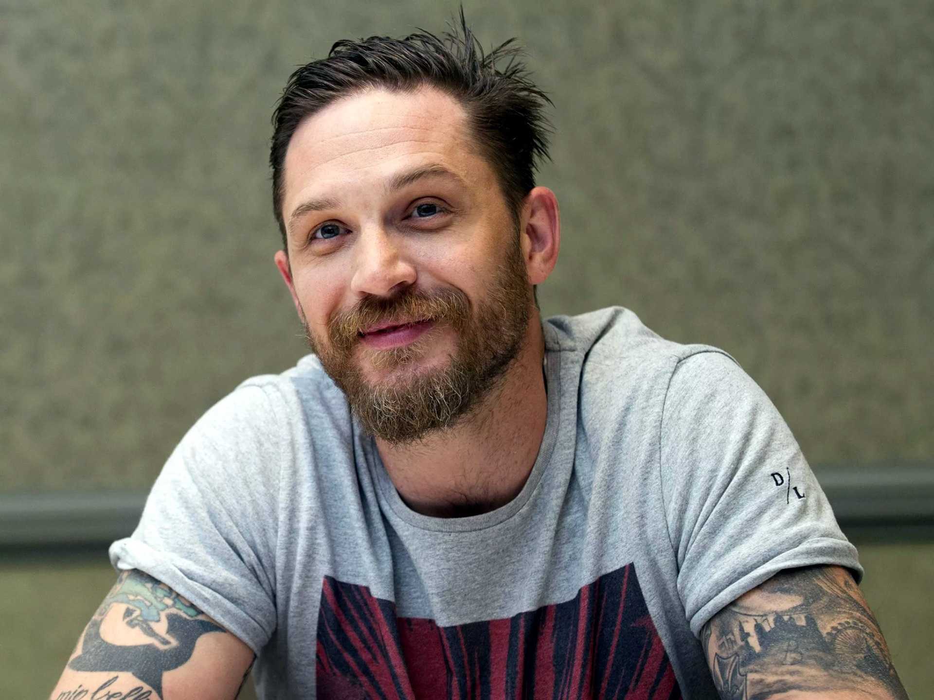 Мы узнали, как тренируется том харди. он спаррингует с бойцами ufc, и его называют нокаутером